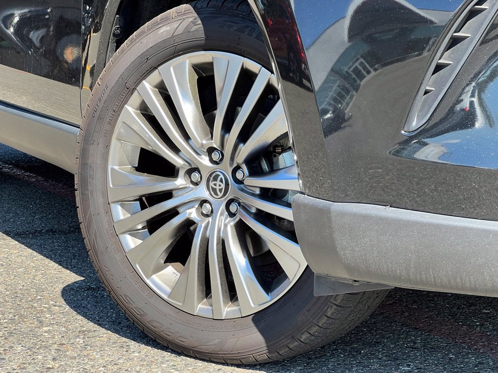 Used 2022 Toyota Venza Limited AWD/4WD image 2