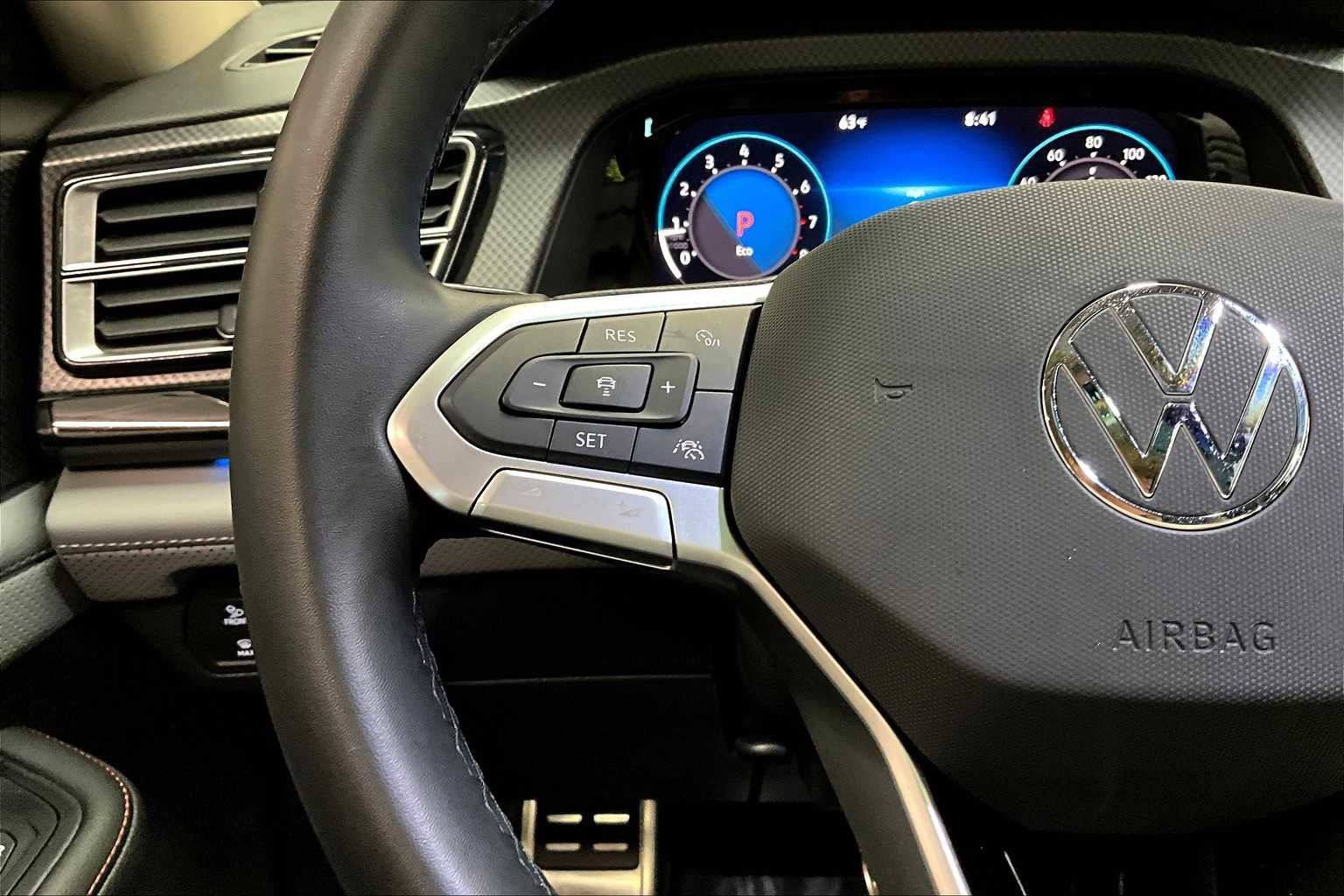 Used 2025 Volkswagen Atlas Peak Edition SE image 21
