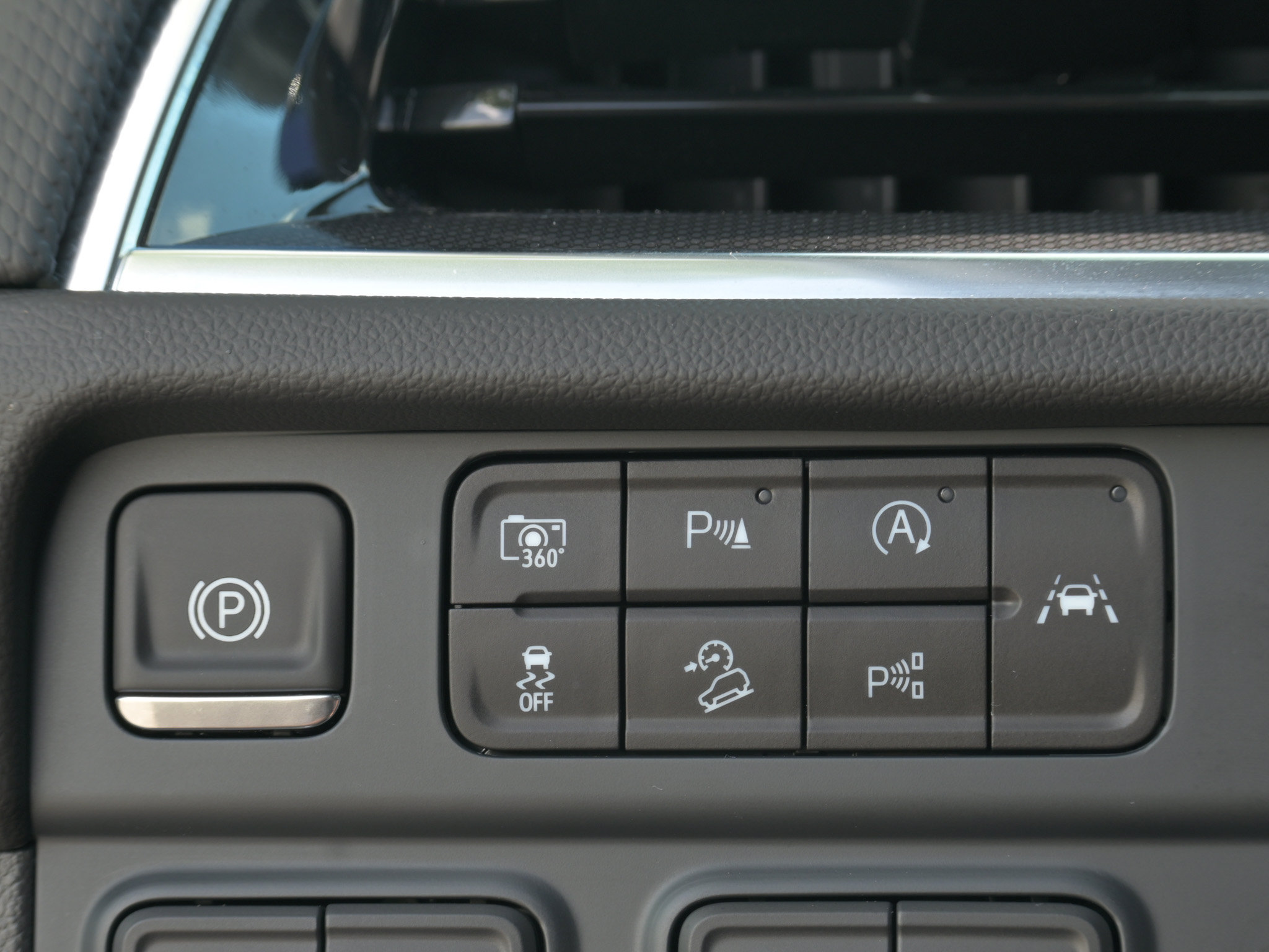 Used 2025 Chevrolet Suburban RST AWD/4WD image 25