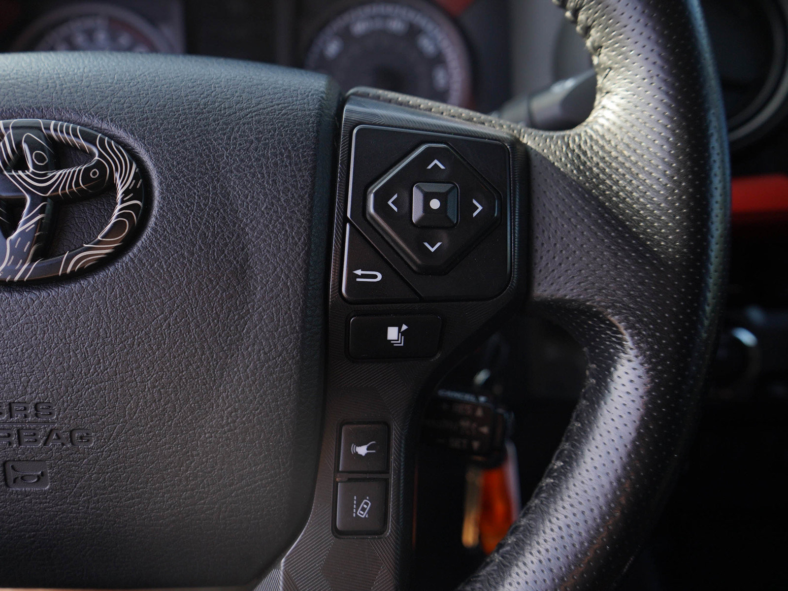 Used 2018 Toyota Tacoma TRD Off-Road w/ Technology Package AWD/4WD image 26