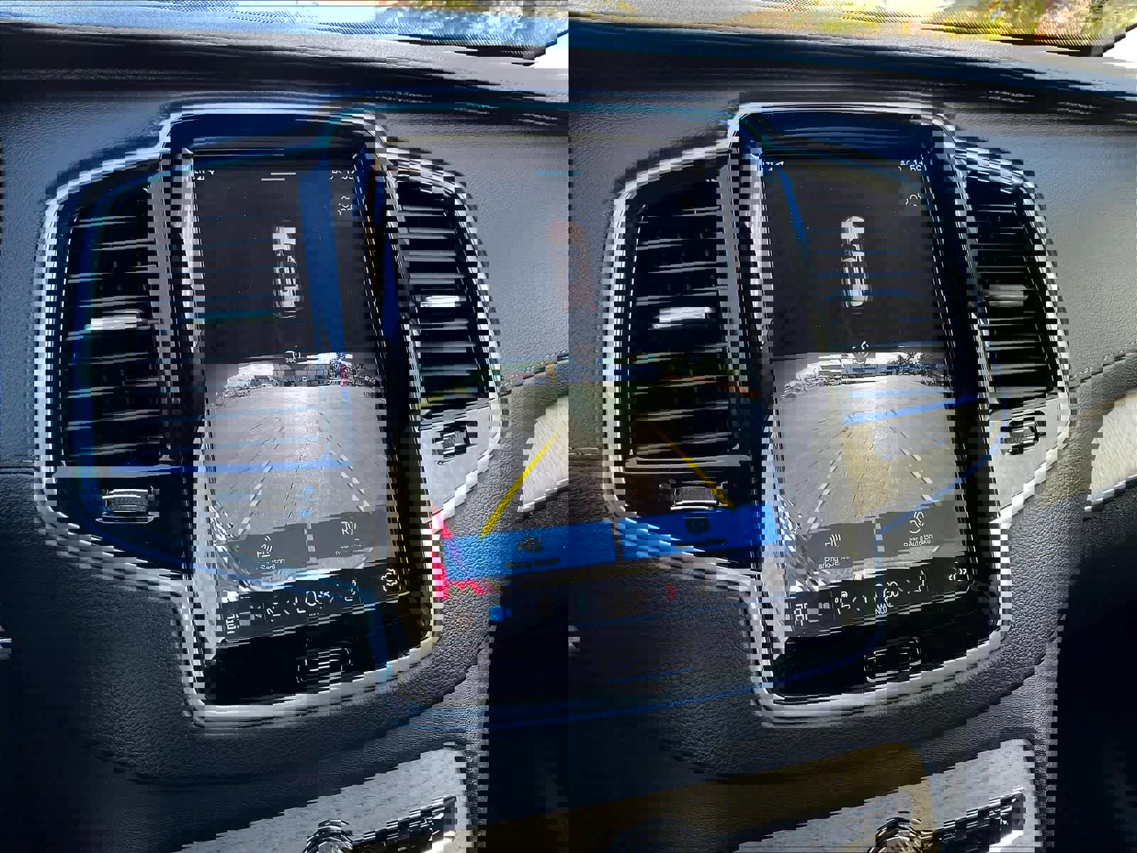 Used 2023 Volvo XC90 B6 Ultimate image 23