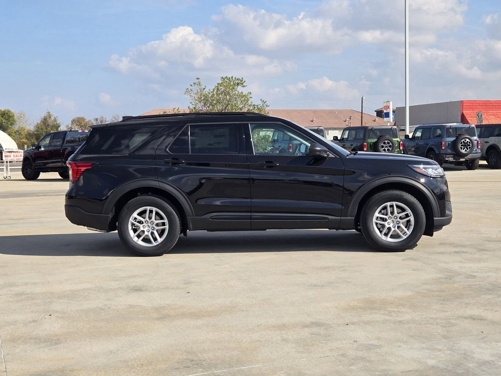 New 2026 Ford Explorer Active image 7