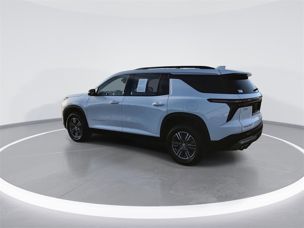 Used 2025 Chevrolet Traverse LT image 6