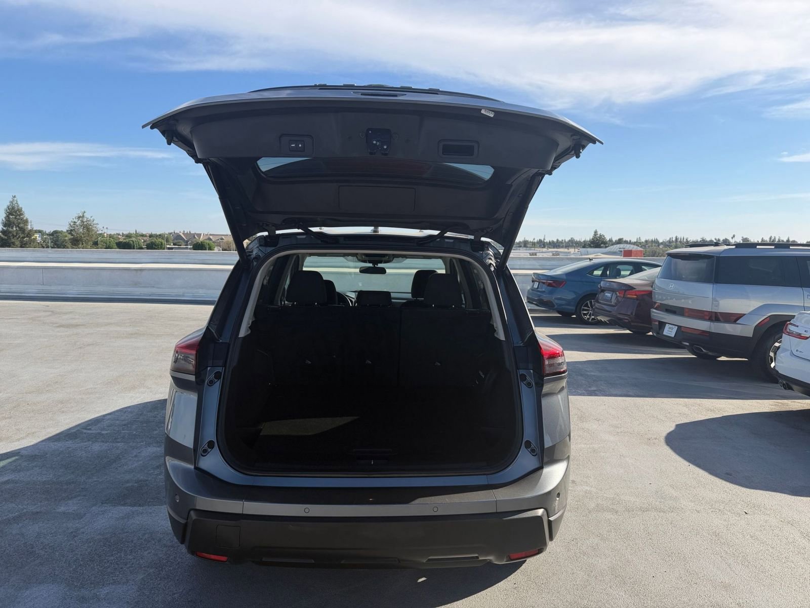 Used 2025 Nissan Rogue SV image 33