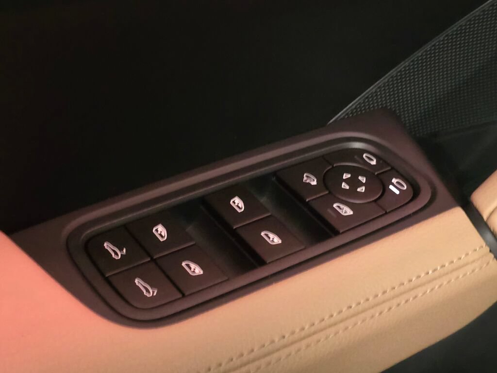 Certified 2026 Porsche Cayenne AWD/4WD image 37