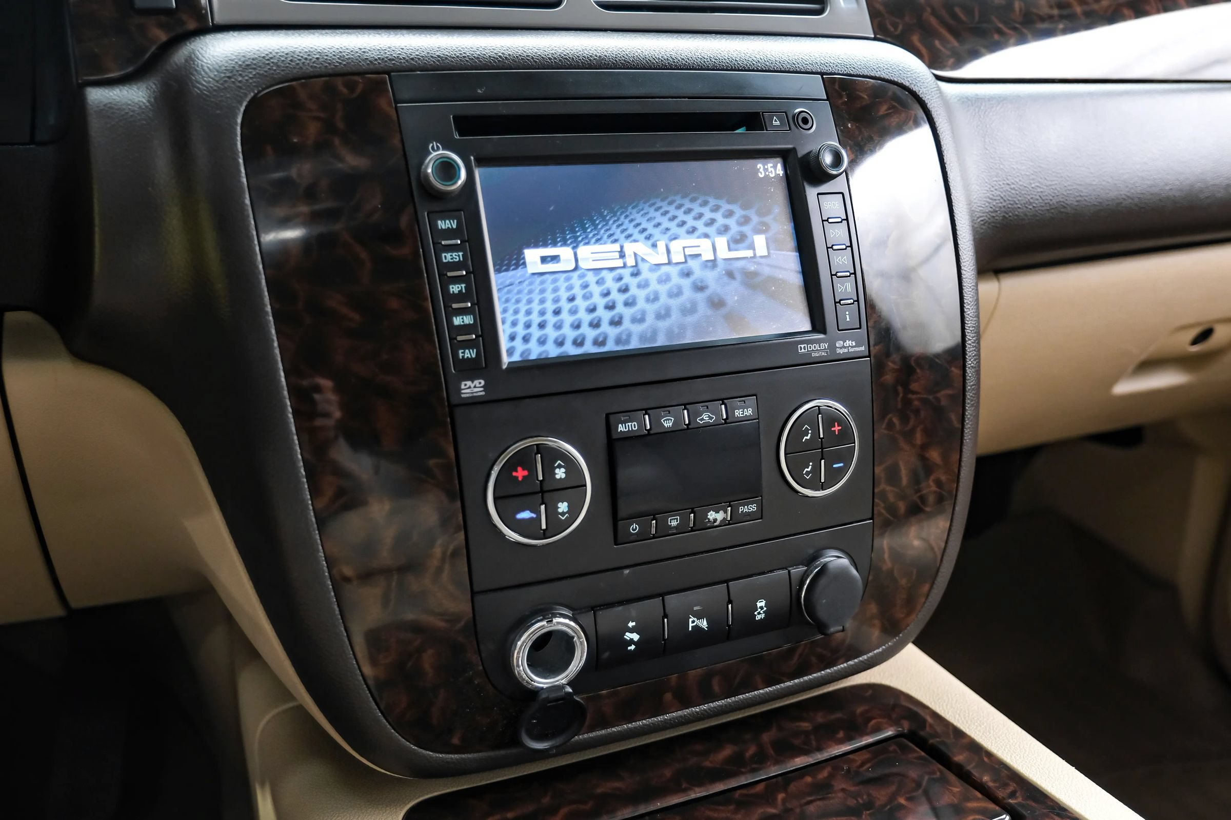 Used 2014 GMC Yukon Denali RWD image 28