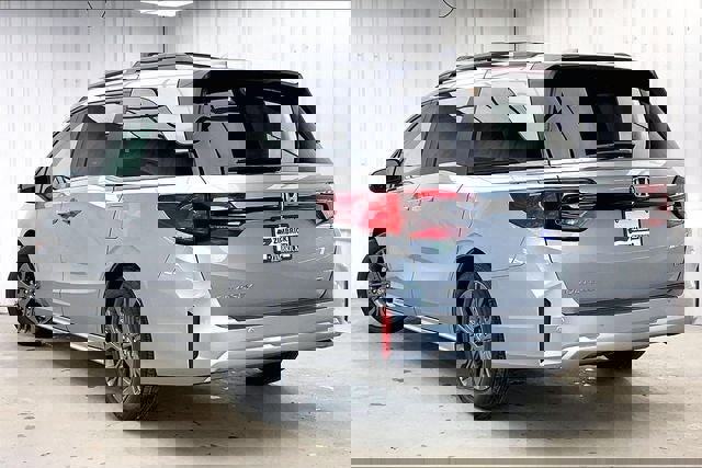 New 2026 Honda Odyssey Touring image 5