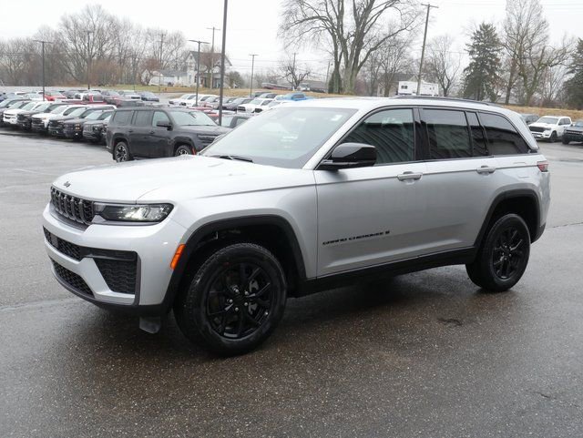 New 2026 Jeep Grand Cherokee Altitude AWD/4WD image 10