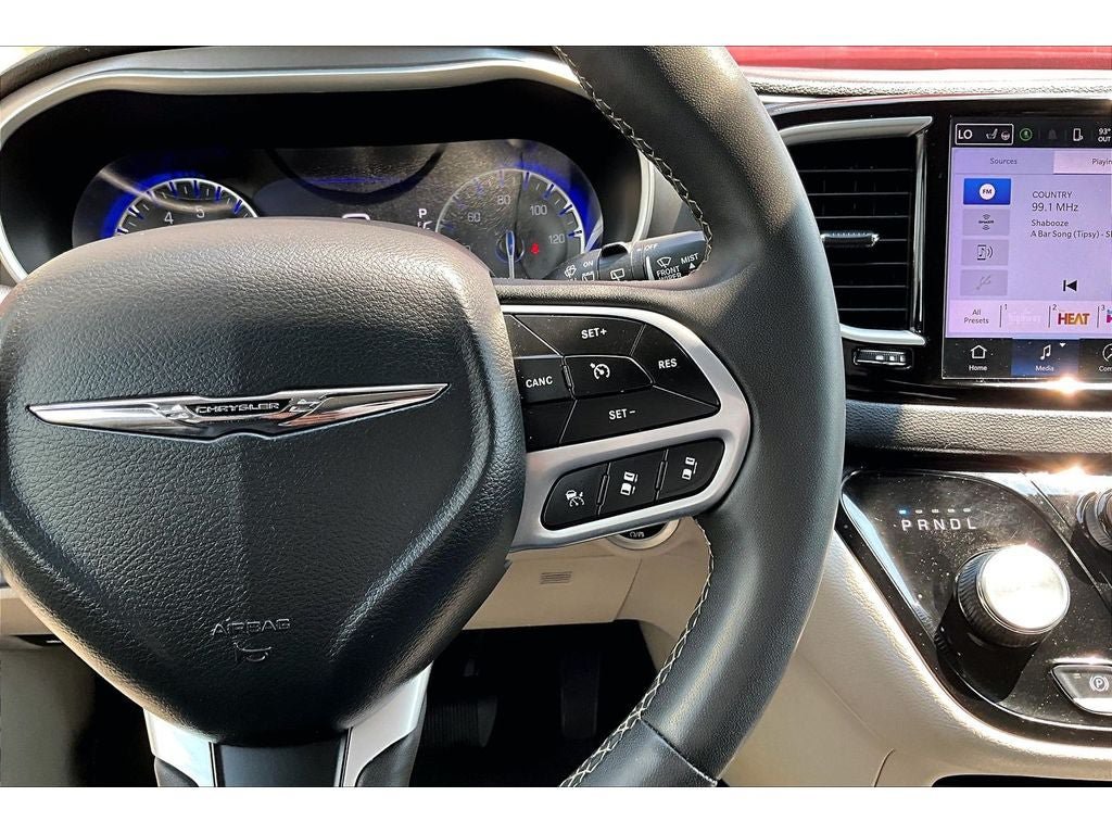 Used 2024 Chrysler Pacifica Touring-L FWD image 21