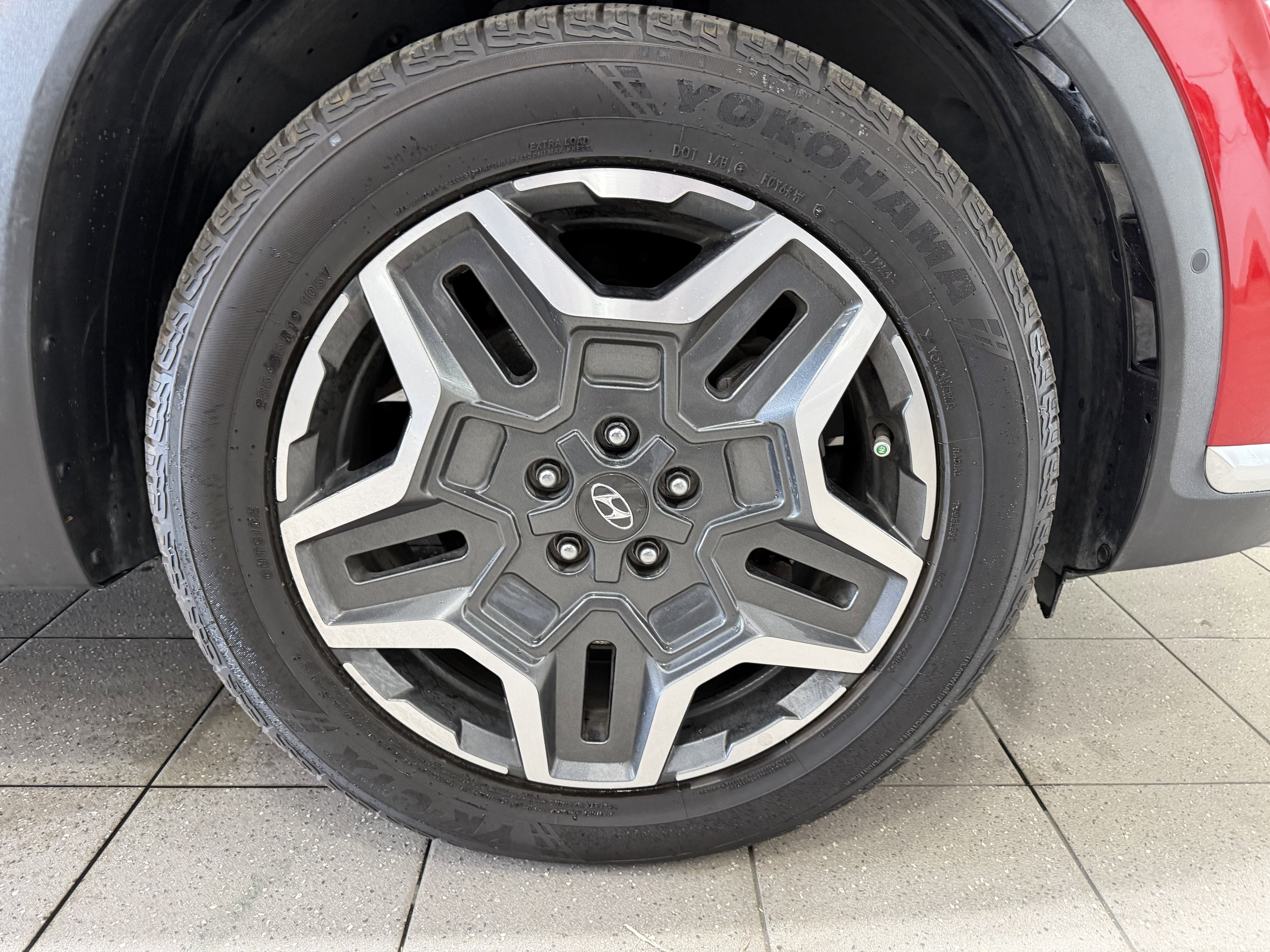 Used 2022 Hyundai Santa Fe Limited FWD image 2
