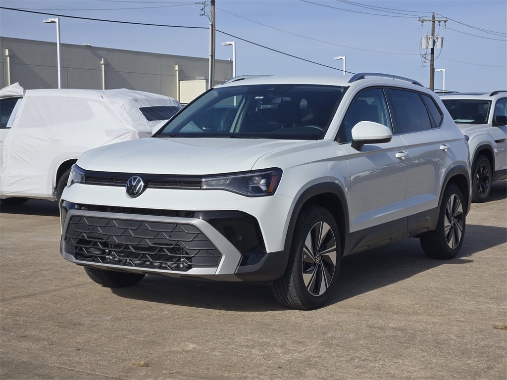 Used 2025 Volkswagen Taos SE image 3