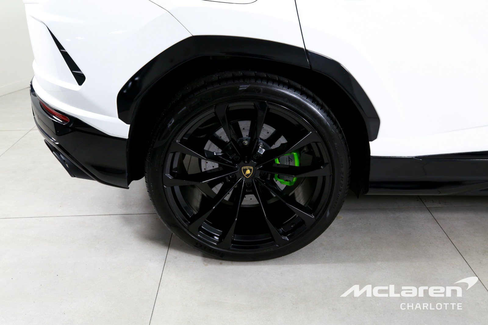 Used 2022 Lamborghini Urus AWD/4WD image 35