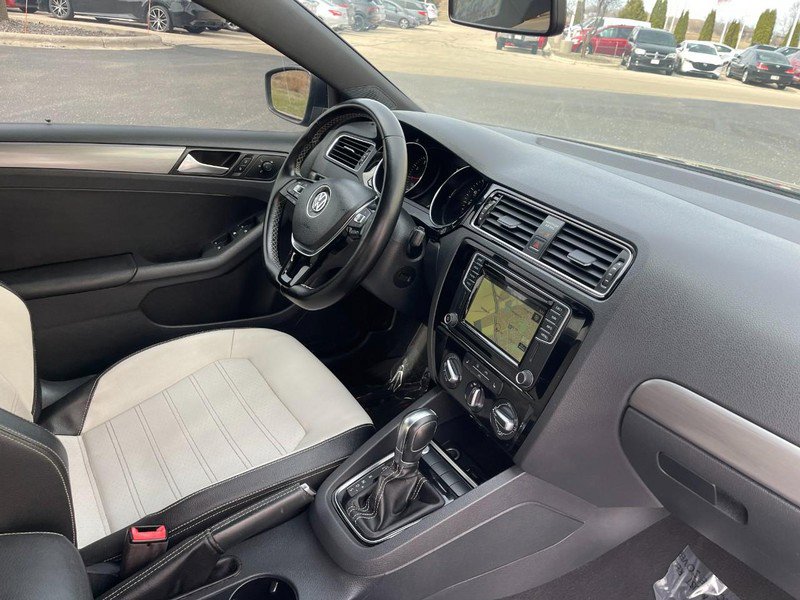 Used 2016 Volkswagen Jetta Sport image 9