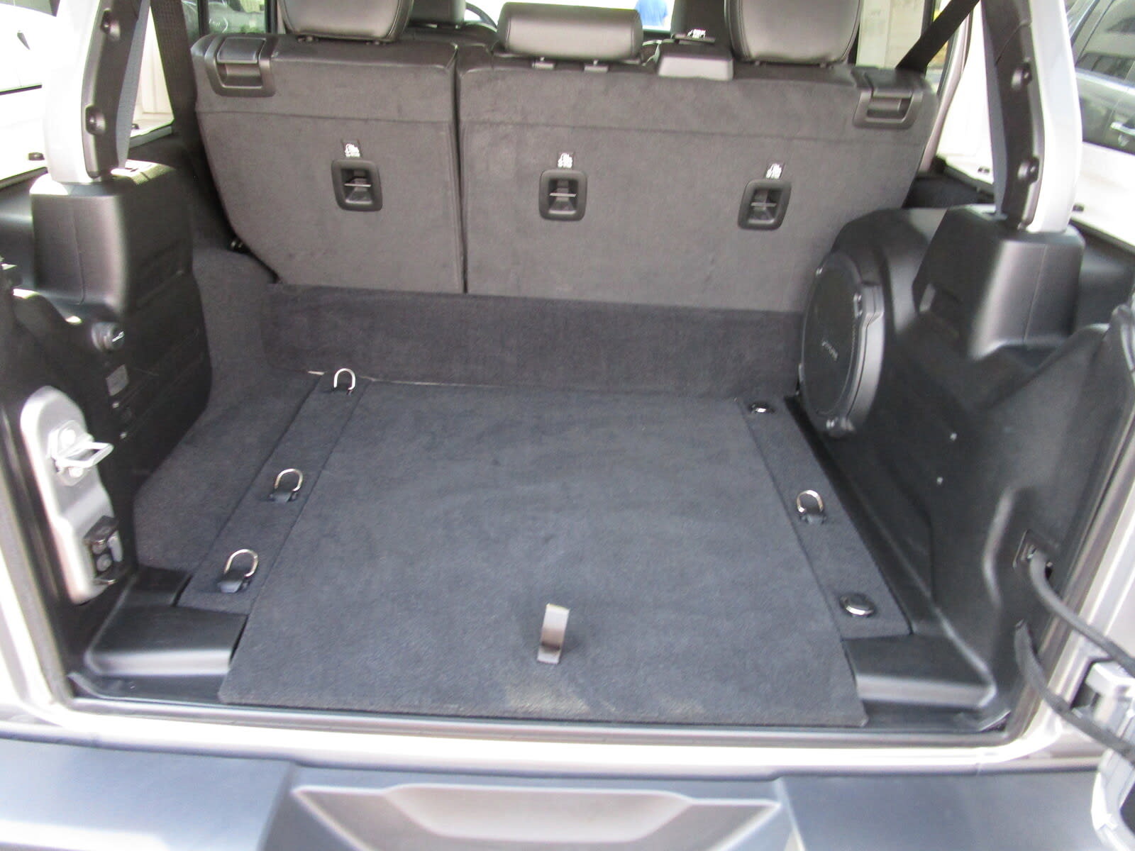 Used 2021 Jeep Wrangler Unlimited Sahara w/ Cold Weather Group image 13