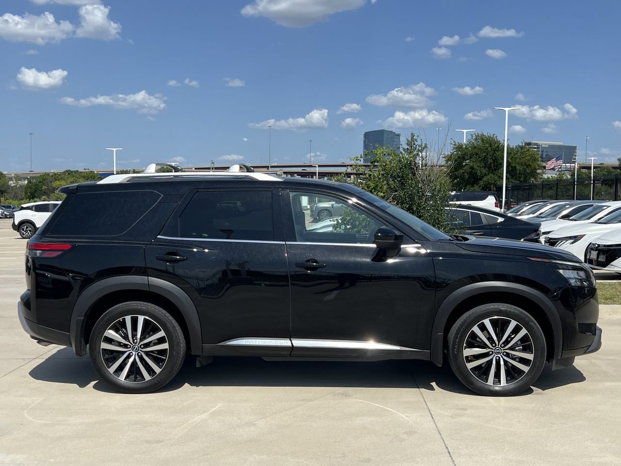 Certified 2025 Nissan Pathfinder Platinum FWD image 3