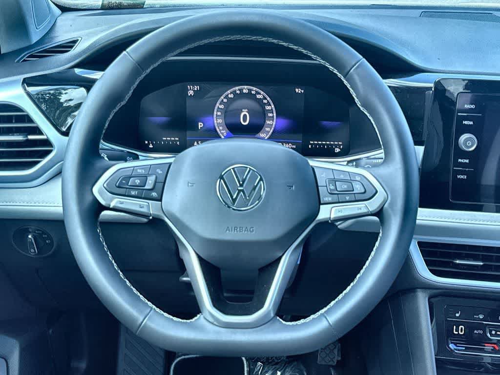 New 2026 Volkswagen Taos SE FWD image 15