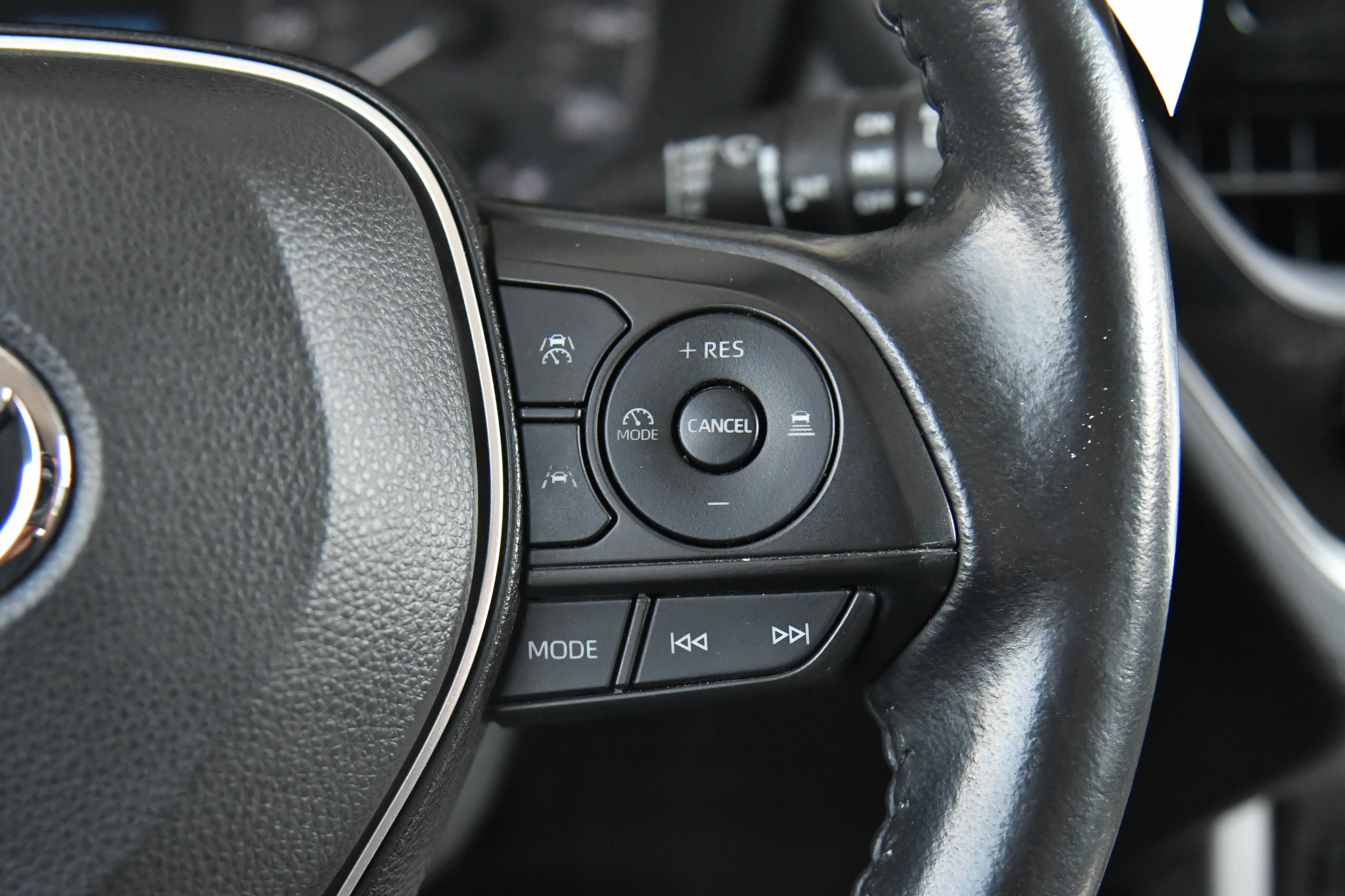 Used 2023 Toyota Corolla Cross LE image 32