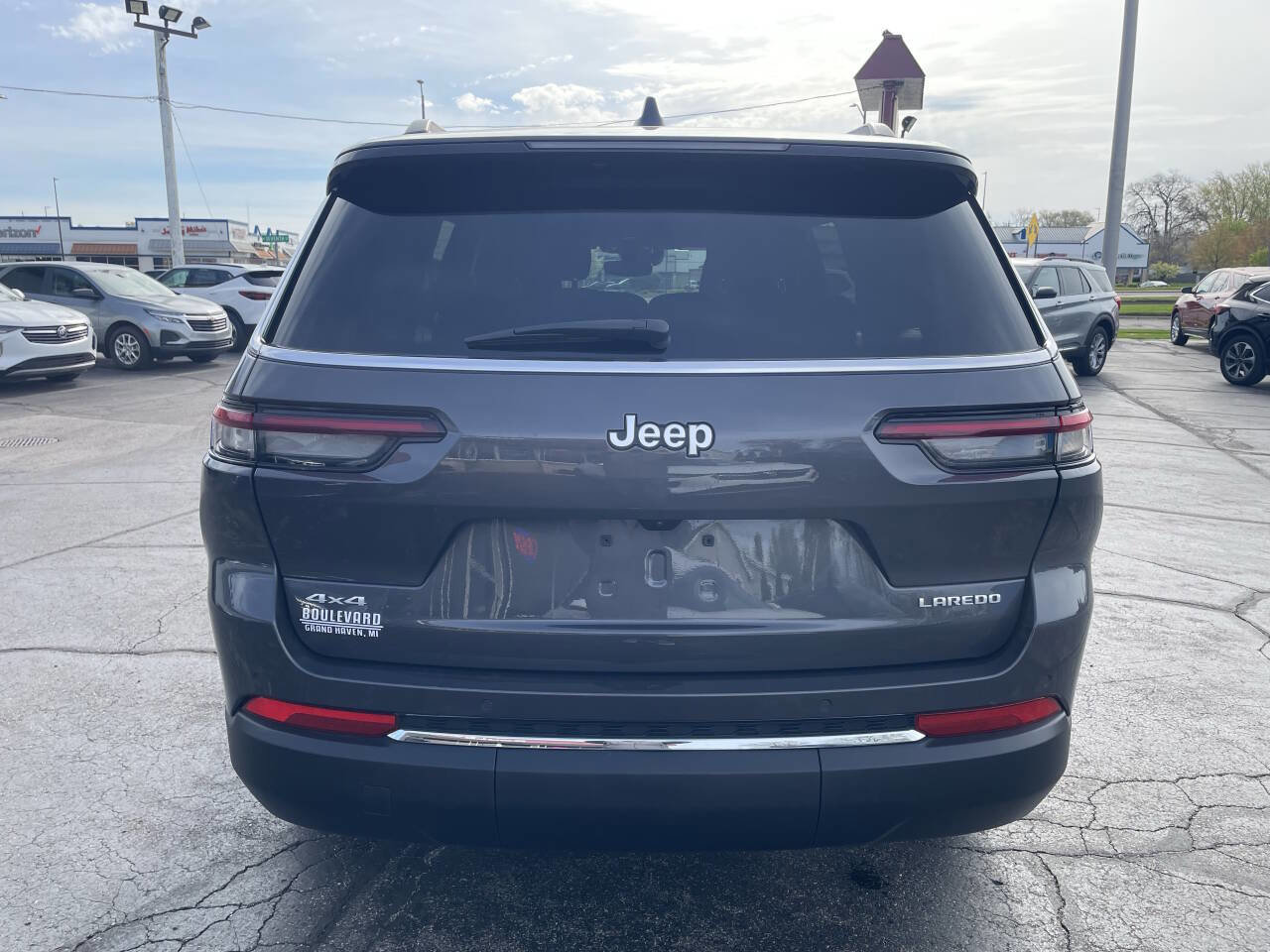 Used 2024 Jeep Grand Cherokee L Laredo w/ Luxury Tech Group I AWD/4WD image 9