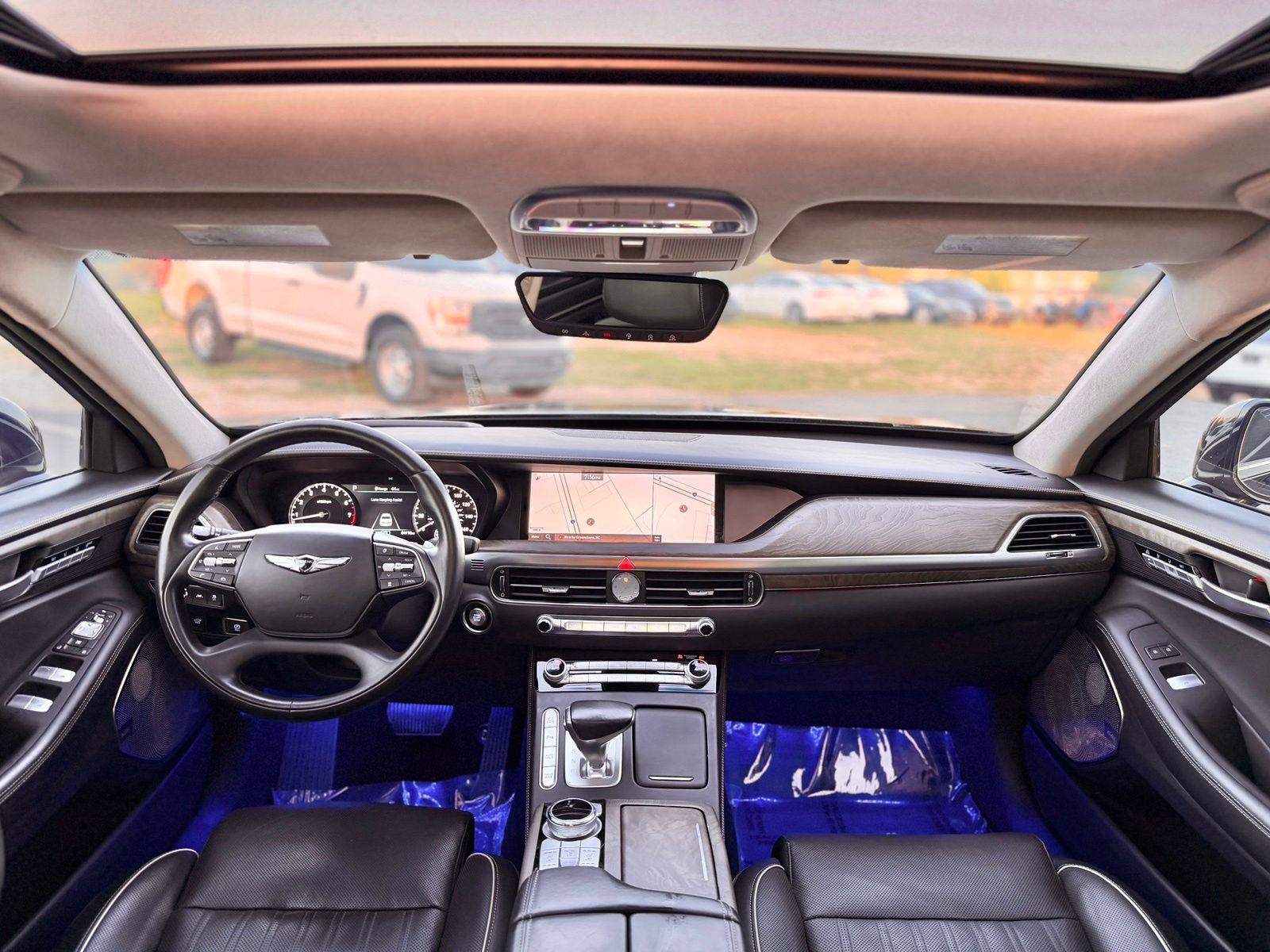 Used 2020 Genesis G90 3.3T Premium RWD image 2
