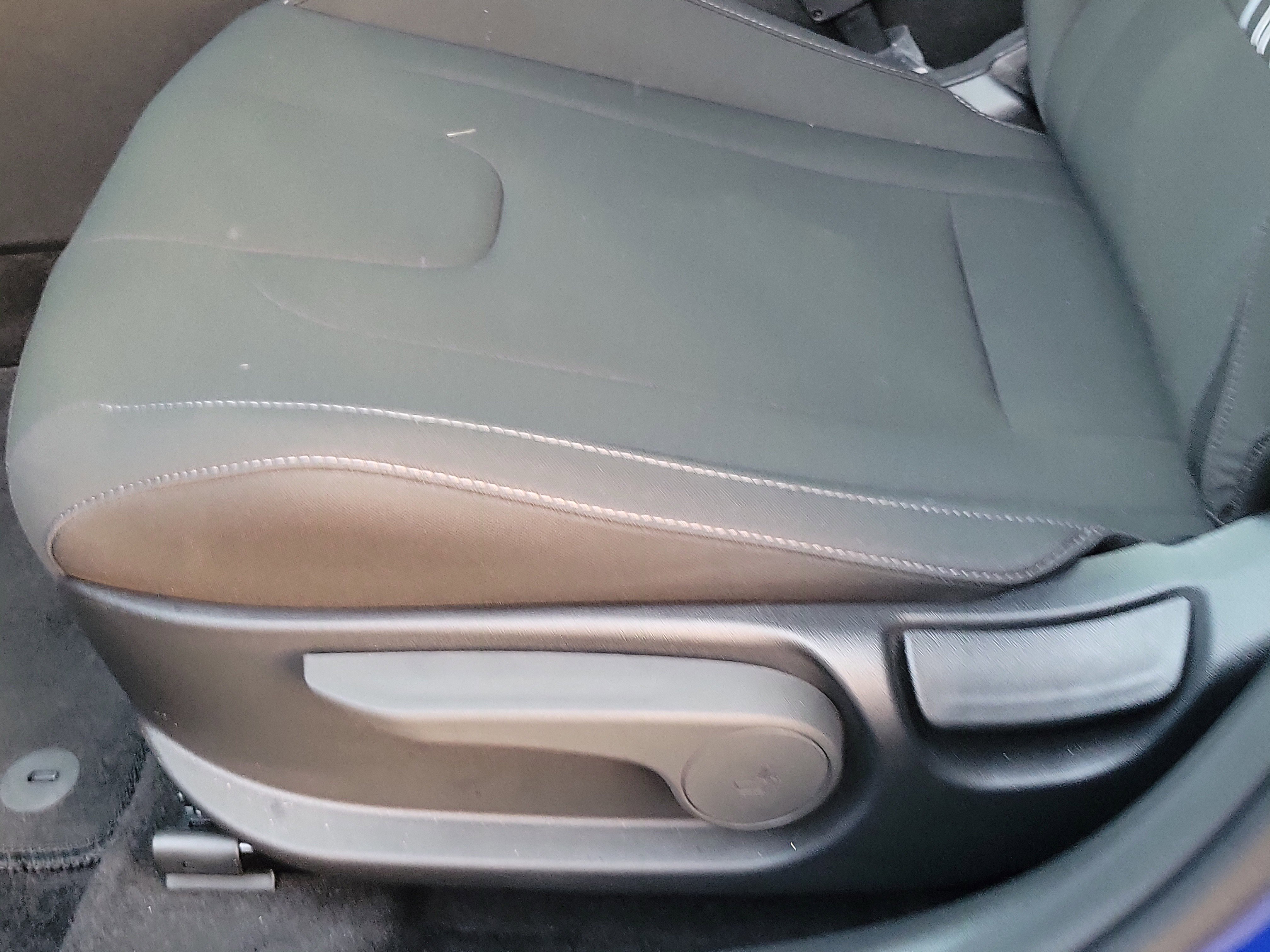 Certified 2025 Hyundai Elantra Sport w/ Cargo Package image 17