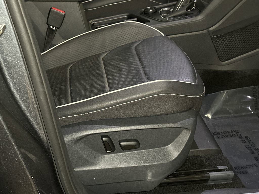 Used 2023 Volkswagen Tiguan SEL R-Line image 14