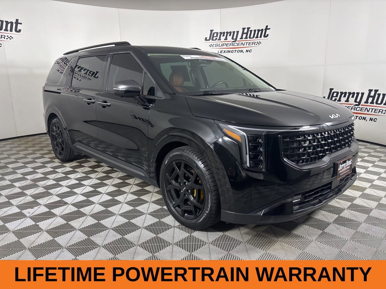 Used 2025 Kia Carnival SX Prestige image 4