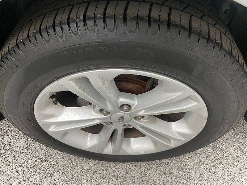 Used 2017 Ford Taurus SE image 20