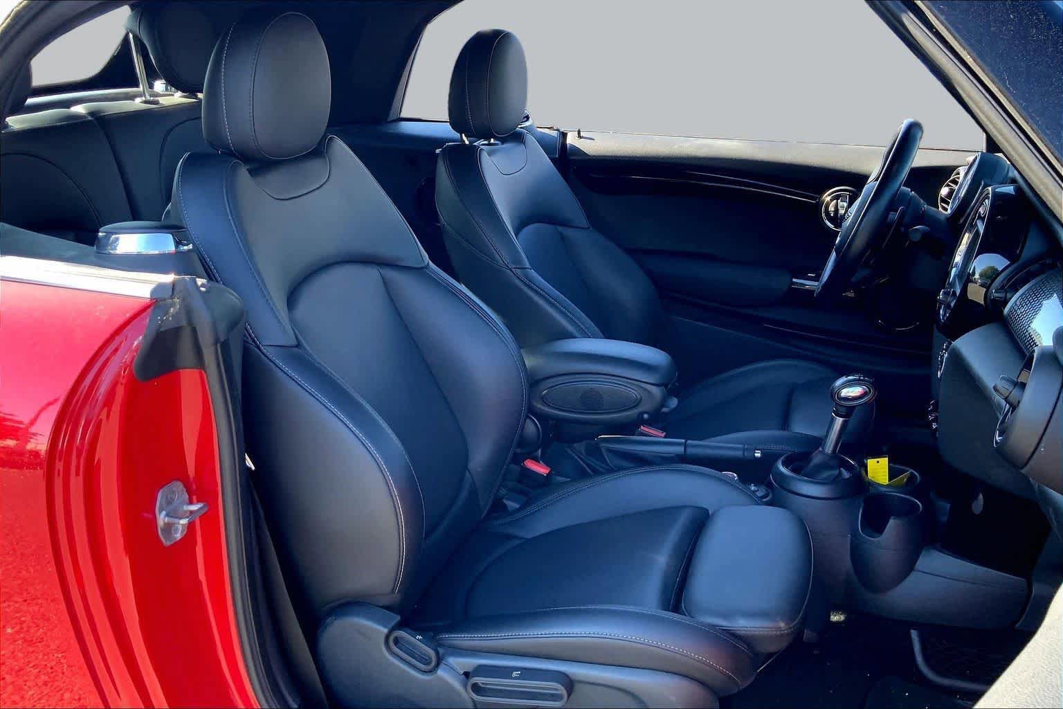 Used 2019 MINI Cooper S w/ Signature Upholstery Package FWD image 9