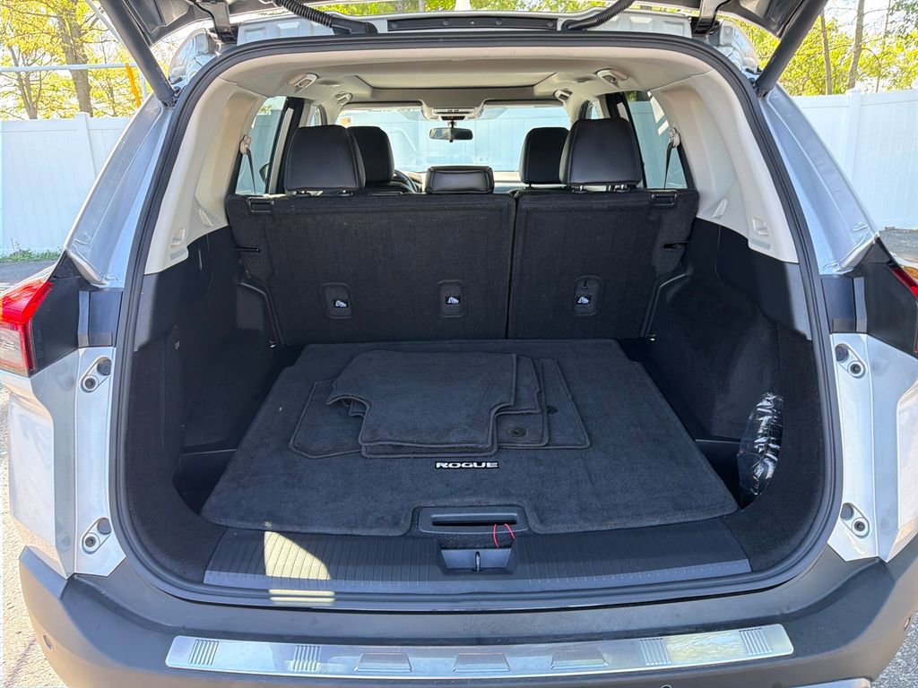 Used 2023 Nissan Rogue SV w/ SV Premium B Package image 30