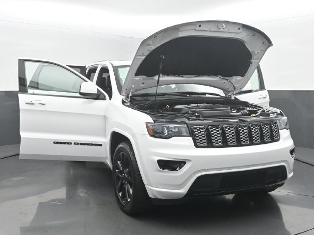 Used 2019 Jeep Grand Cherokee Altitude AWD/4WD image 56