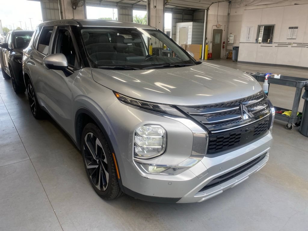 Used 2024 Mitsubishi Outlander SE FWD image 1