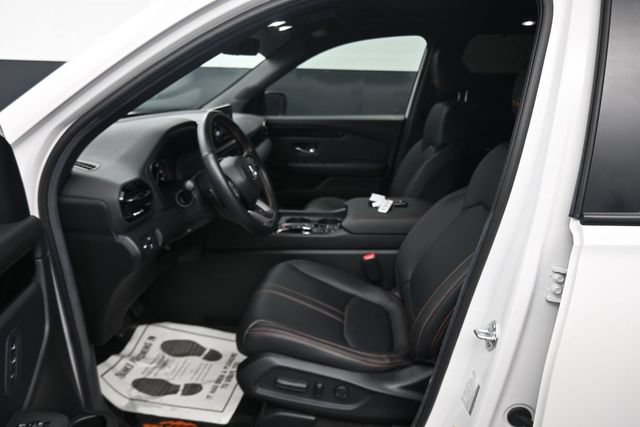 Used 2025 Honda Pilot TrailSport image 14