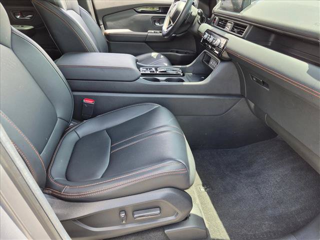 Used 2025 Honda Pilot TrailSport image 21
