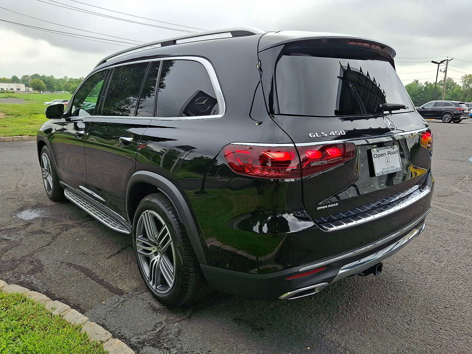 Used 2025 Mercedes-Benz GLS 450 4MATIC image 4