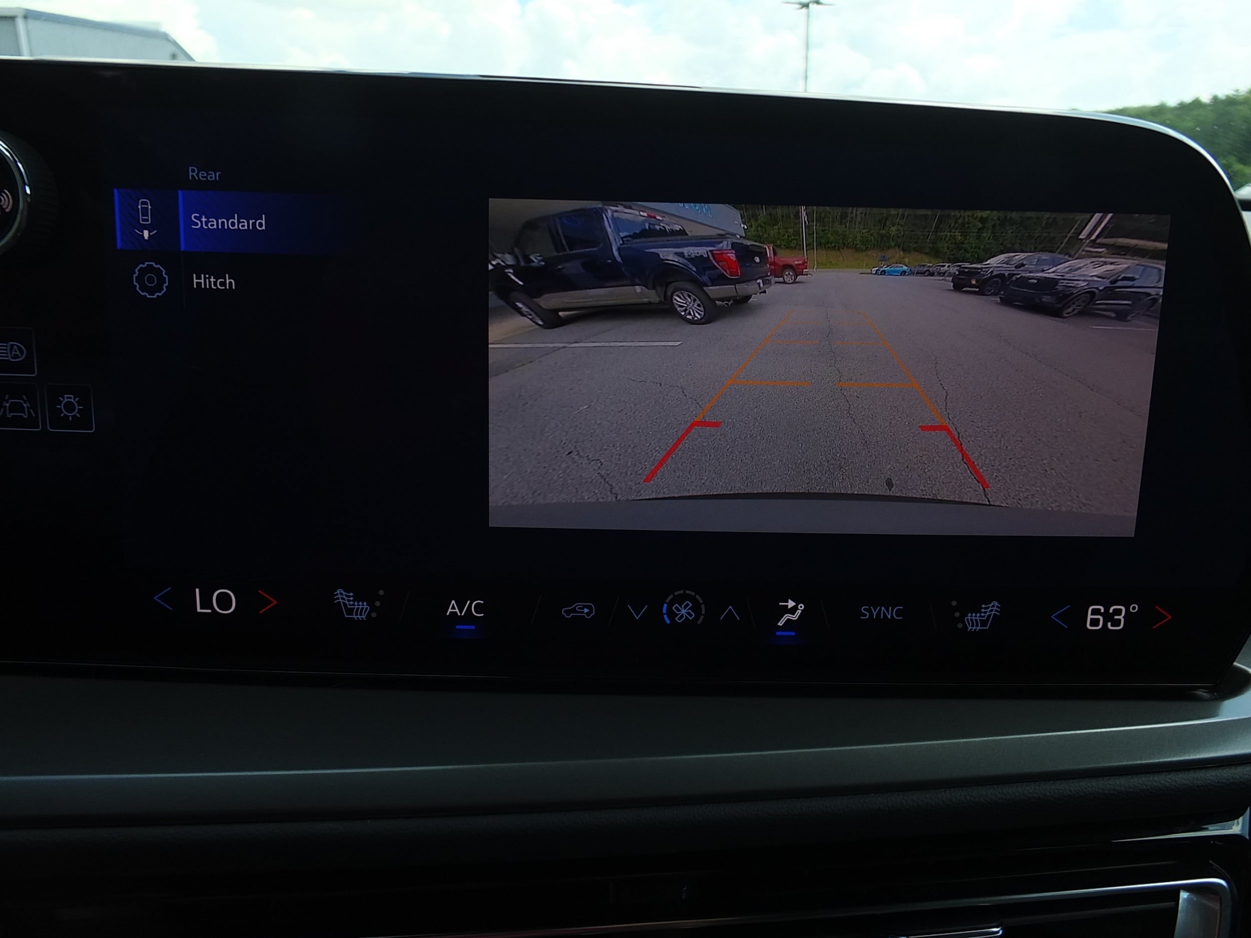 Used 2026 Chevrolet Traverse LT FWD image 25