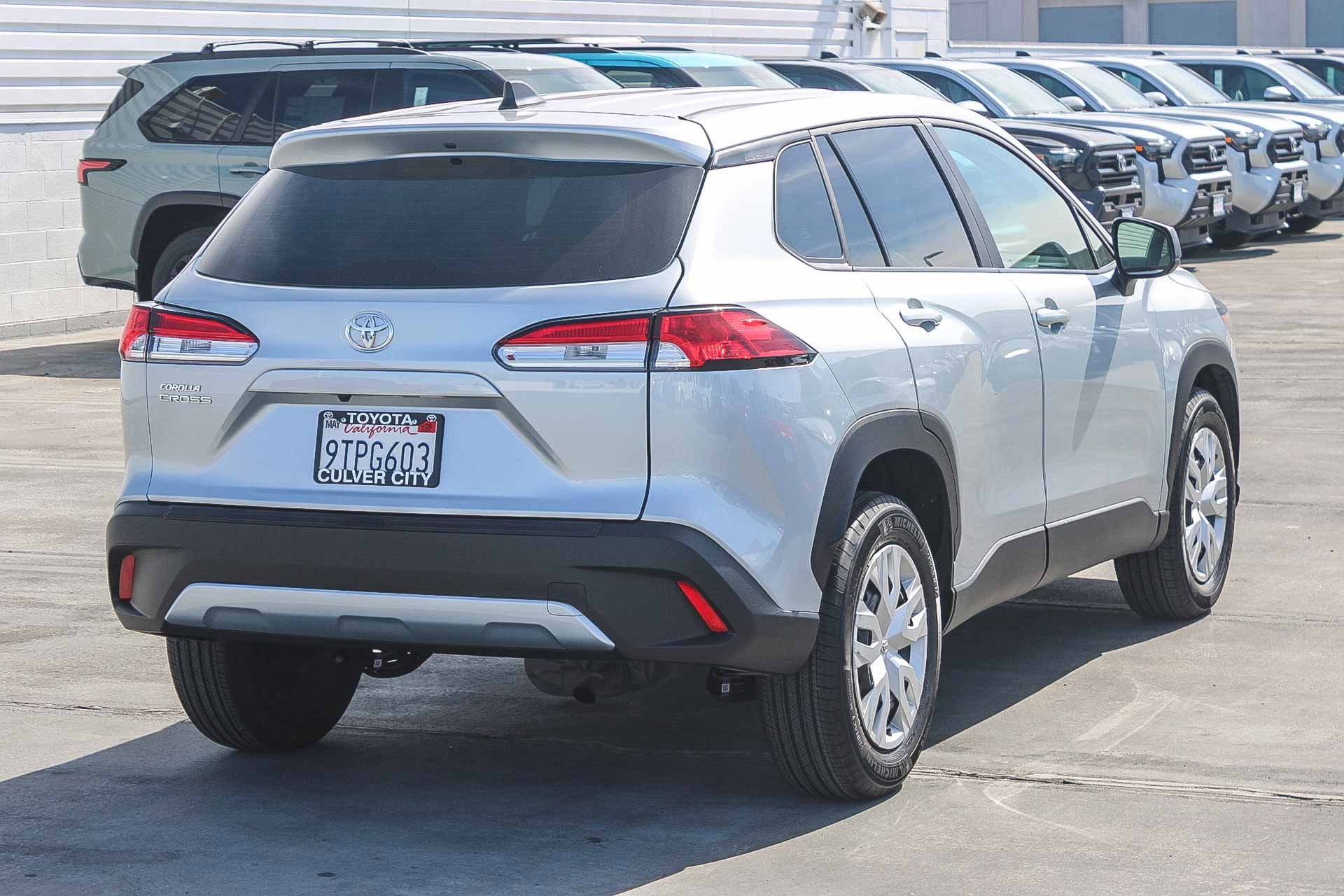 Certified 2025 Toyota Corolla Cross L FWD image 9