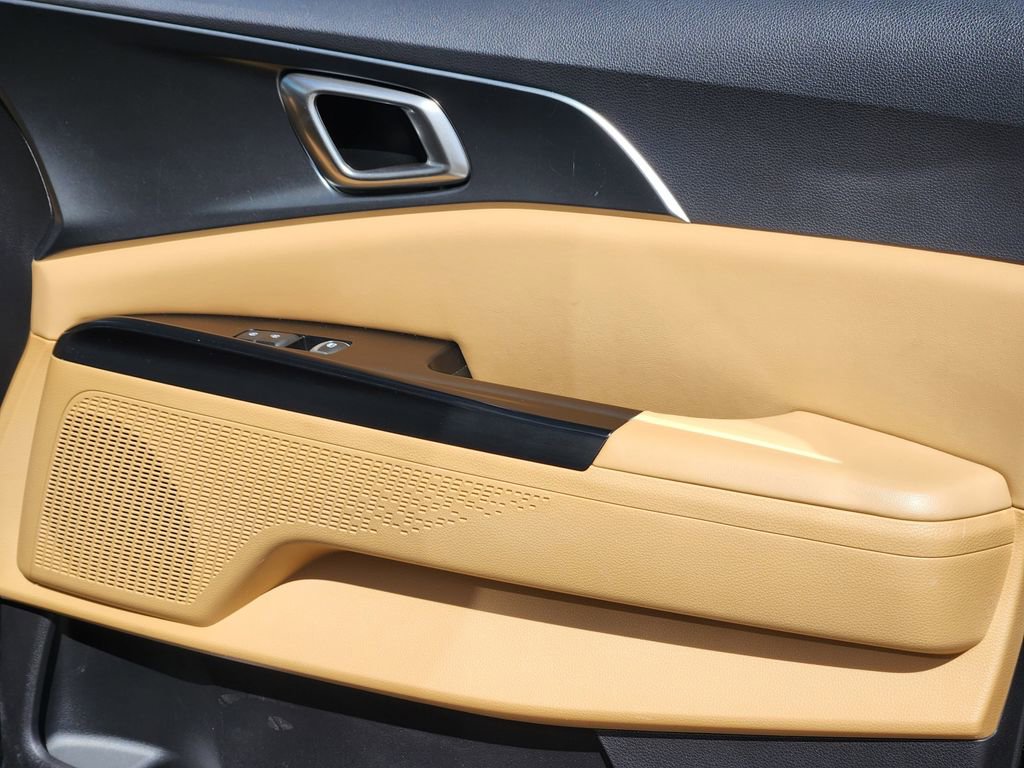 Certified 2024 Kia Carnival LX image 18