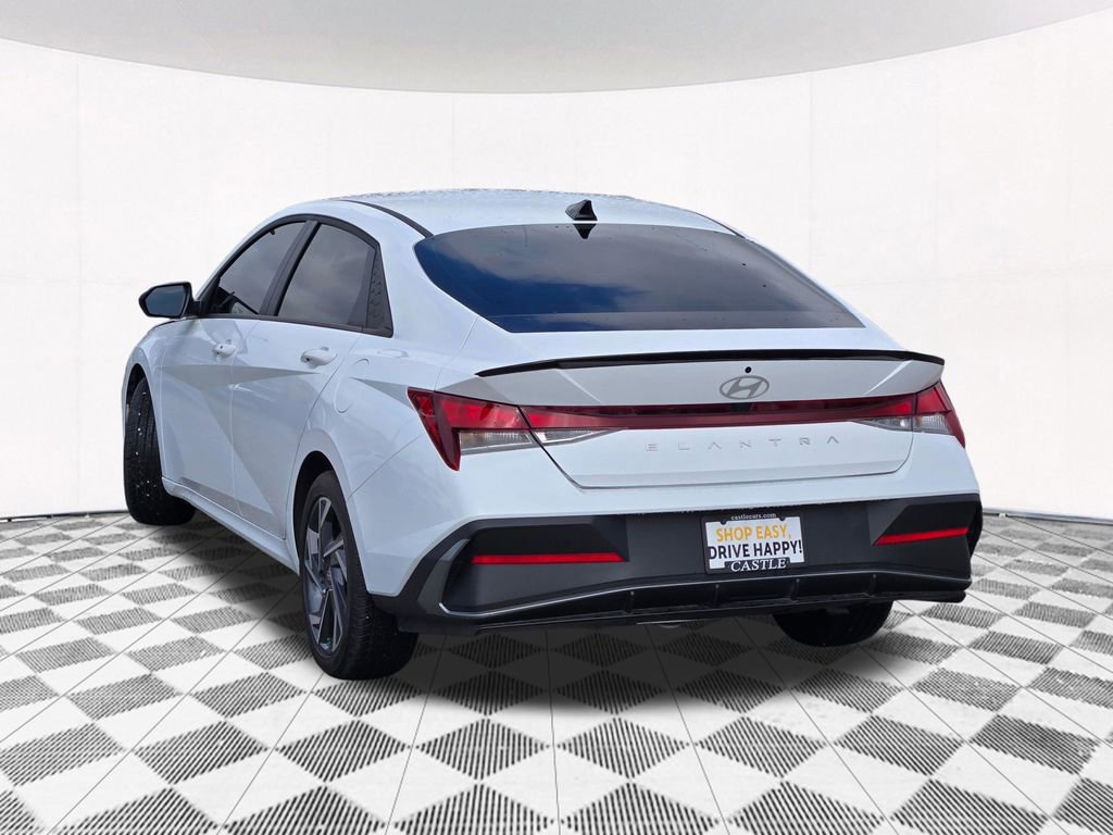Used 2025 Hyundai Elantra Sport image 20