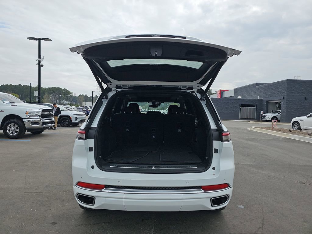 Used 2023 Jeep Grand Cherokee Summit image 16