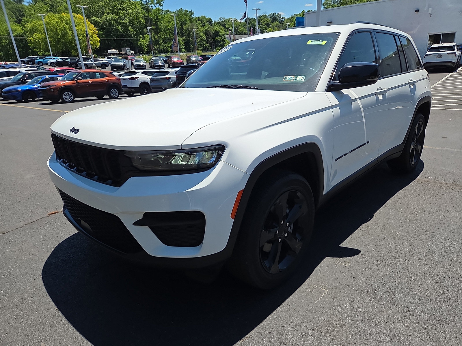 Used 2023 Jeep Grand Cherokee Altitude AWD/4WD image 7