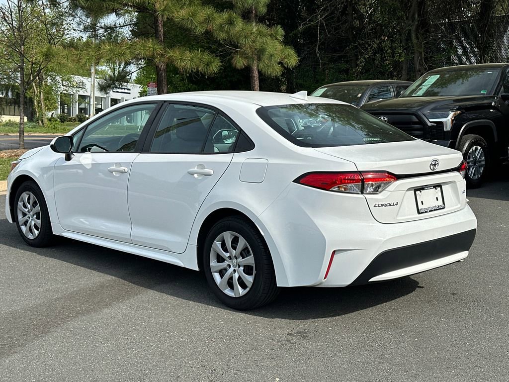 Used 2022 Toyota Corolla LE FWD image 2