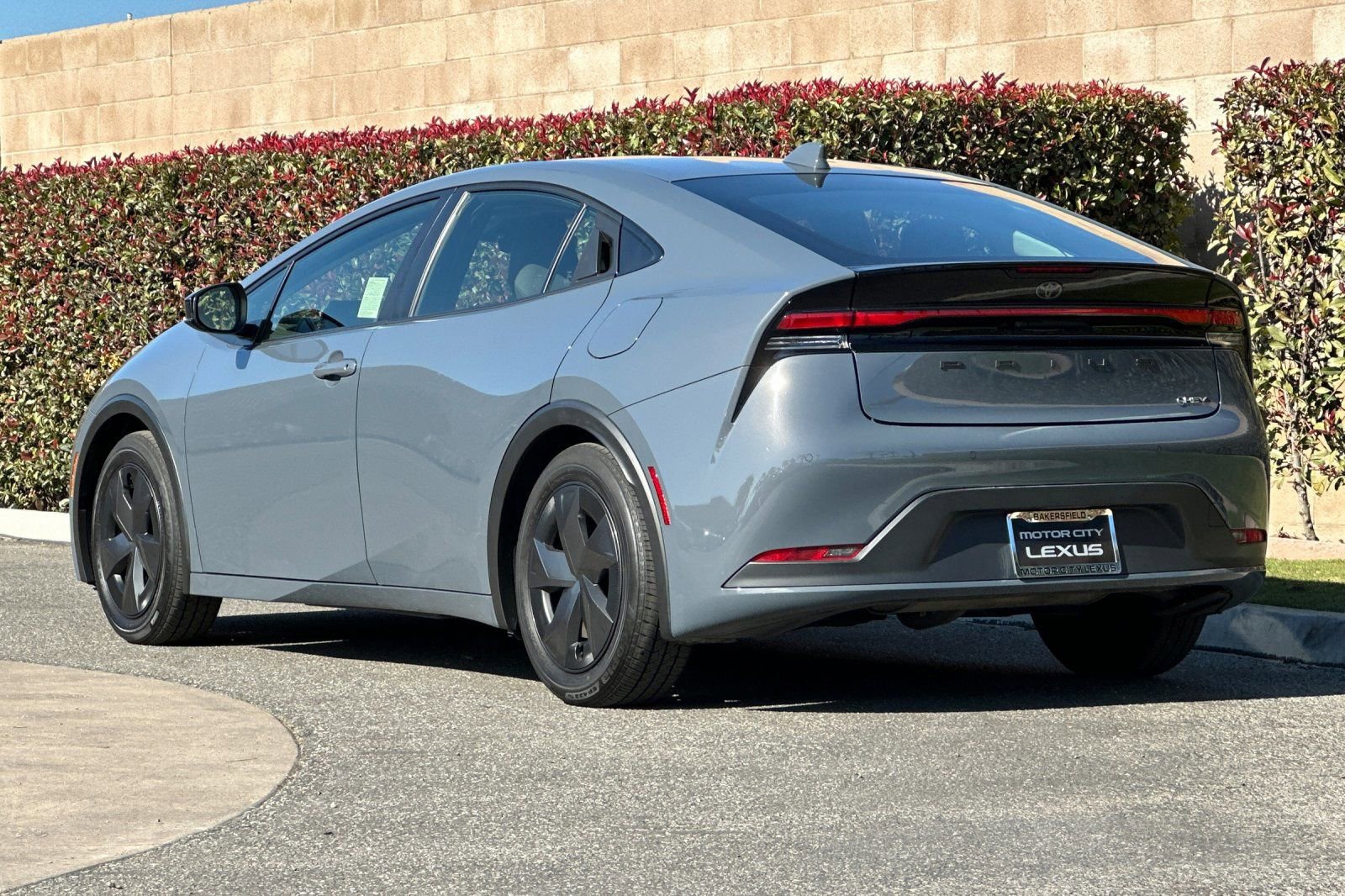 Used 2025 Toyota Prius LE image 6