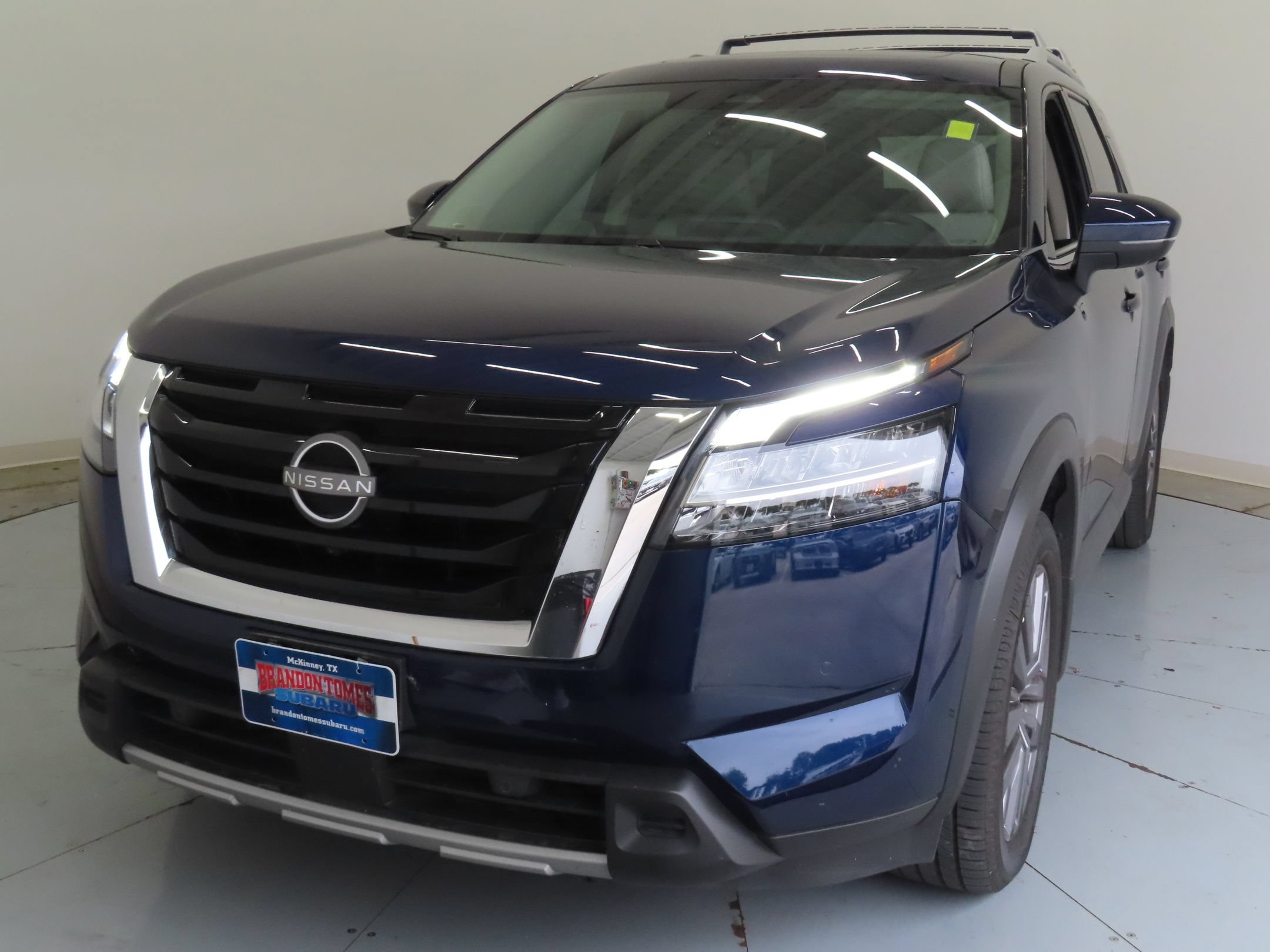 Used 2023 Nissan Pathfinder SL w/ SL Premium Package FWD image 8