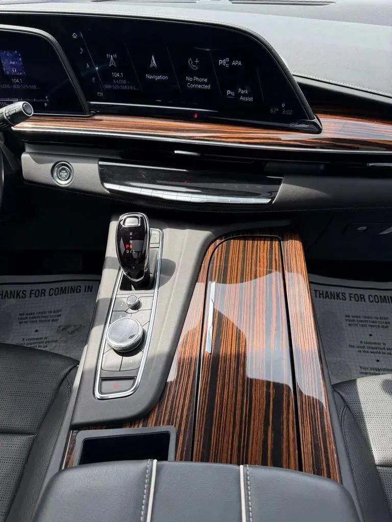 Used 2023 Cadillac Escalade Premium Luxury AWD/4WD image 20