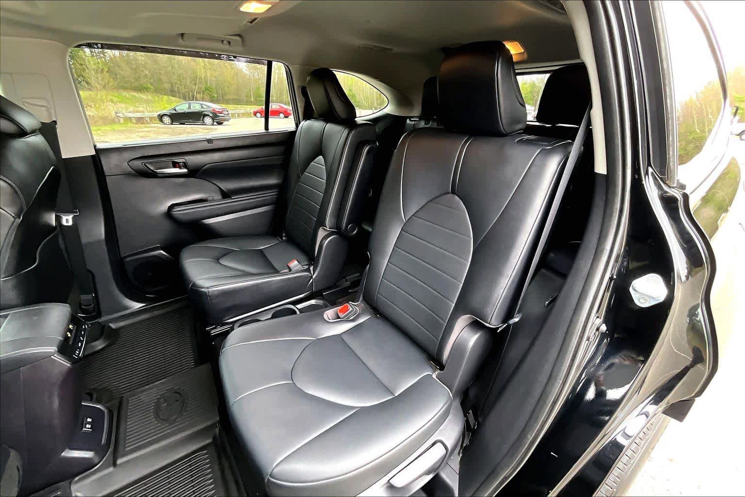 Used 2021 Toyota Highlander XLE AWD/4WD image 21