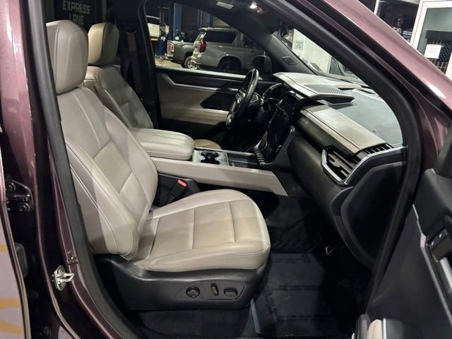 Used 2024 GMC Acadia Elevation w/ Black Edition AWD/4WD image 39