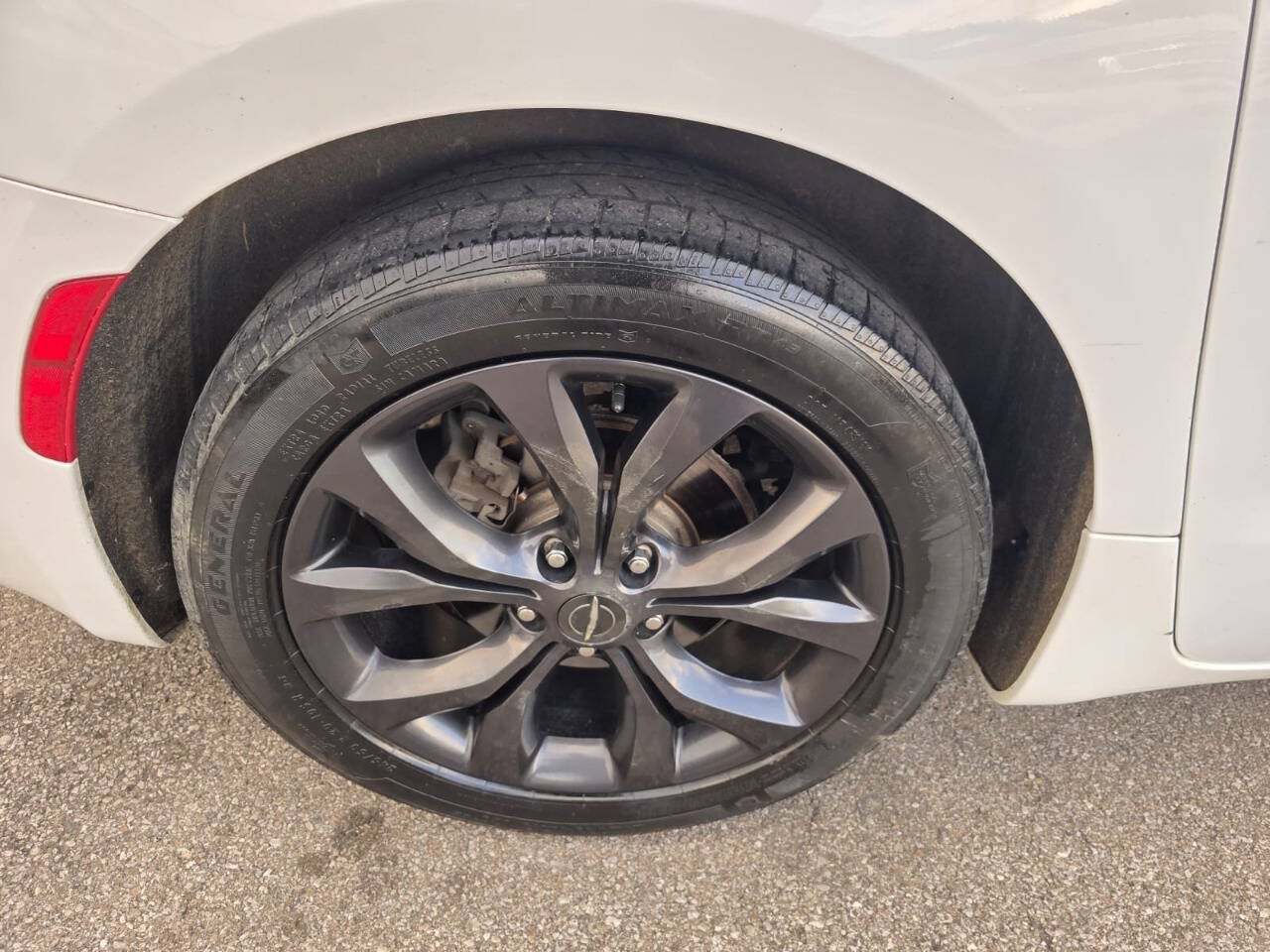 Used 2020 Chrysler Pacifica Touring w/ Advanced Safetytec Group FWD image 48