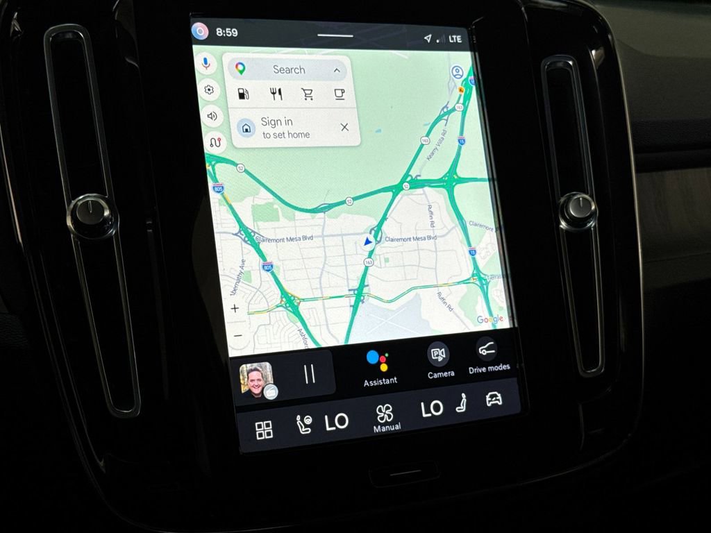 Certified 2023 Volvo XC40 B5 Ultimate w/ Climate Package image 18