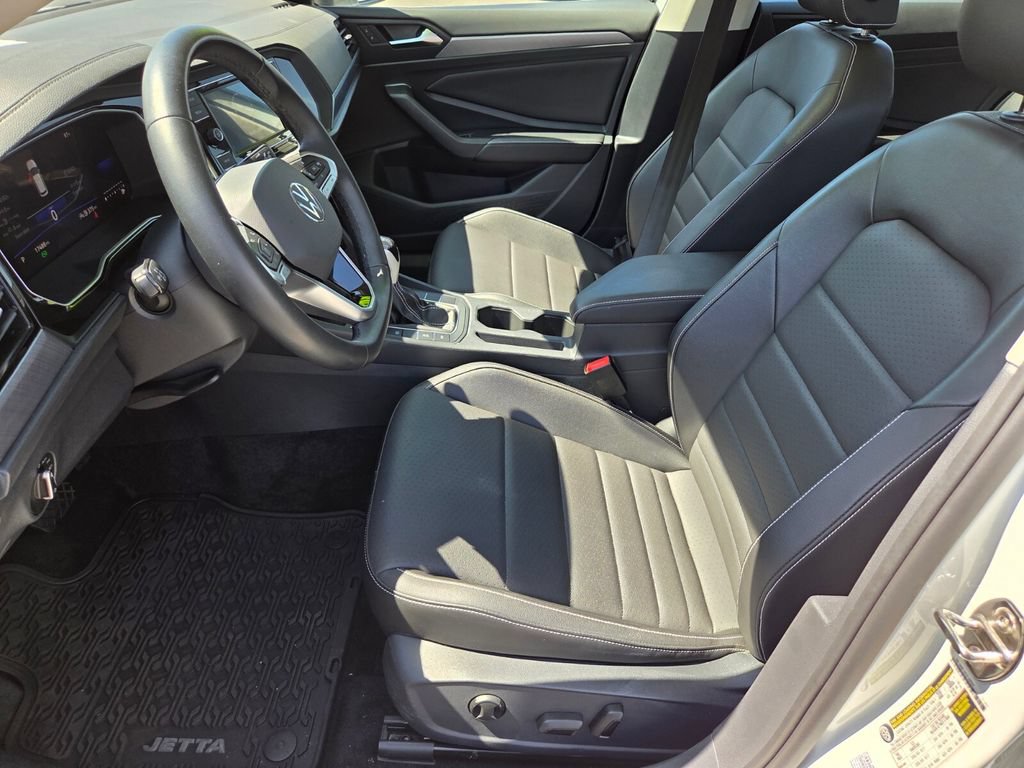 Used 2024 Volkswagen Jetta SE w/ Panoramic Sunroof Package FWD image 10