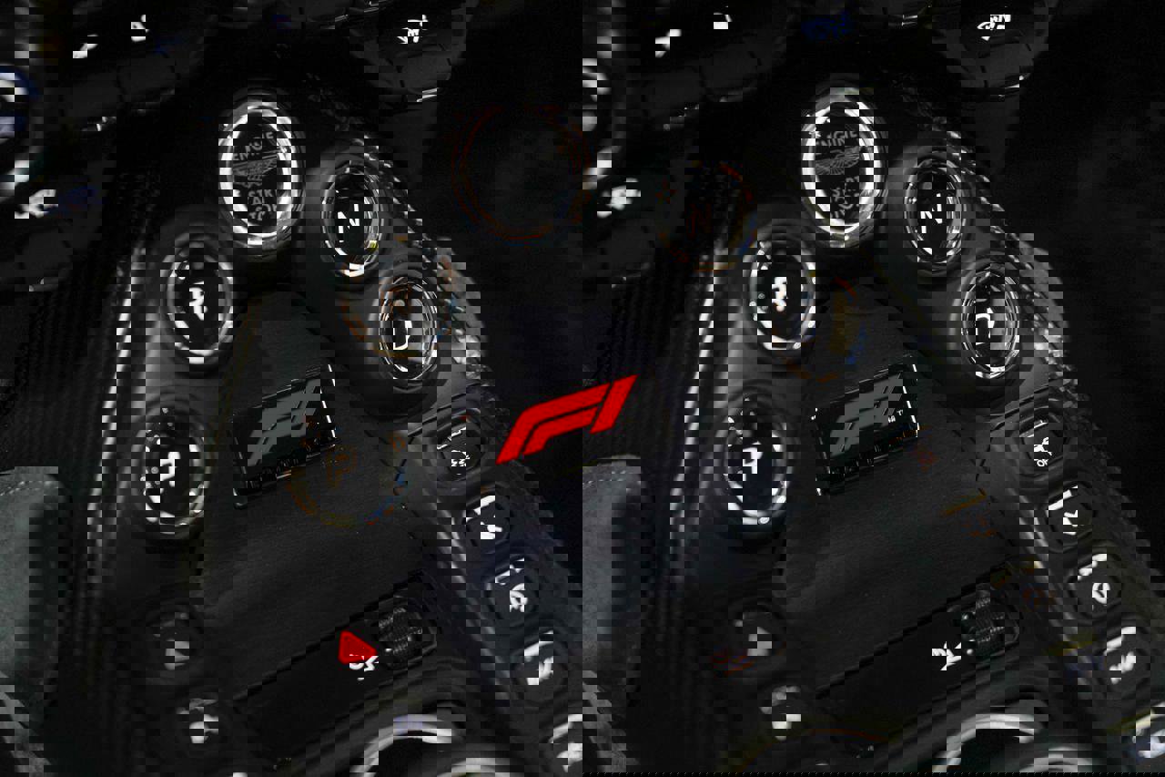 Used 2023 Aston Martin V8 Vantage Coupe image 13